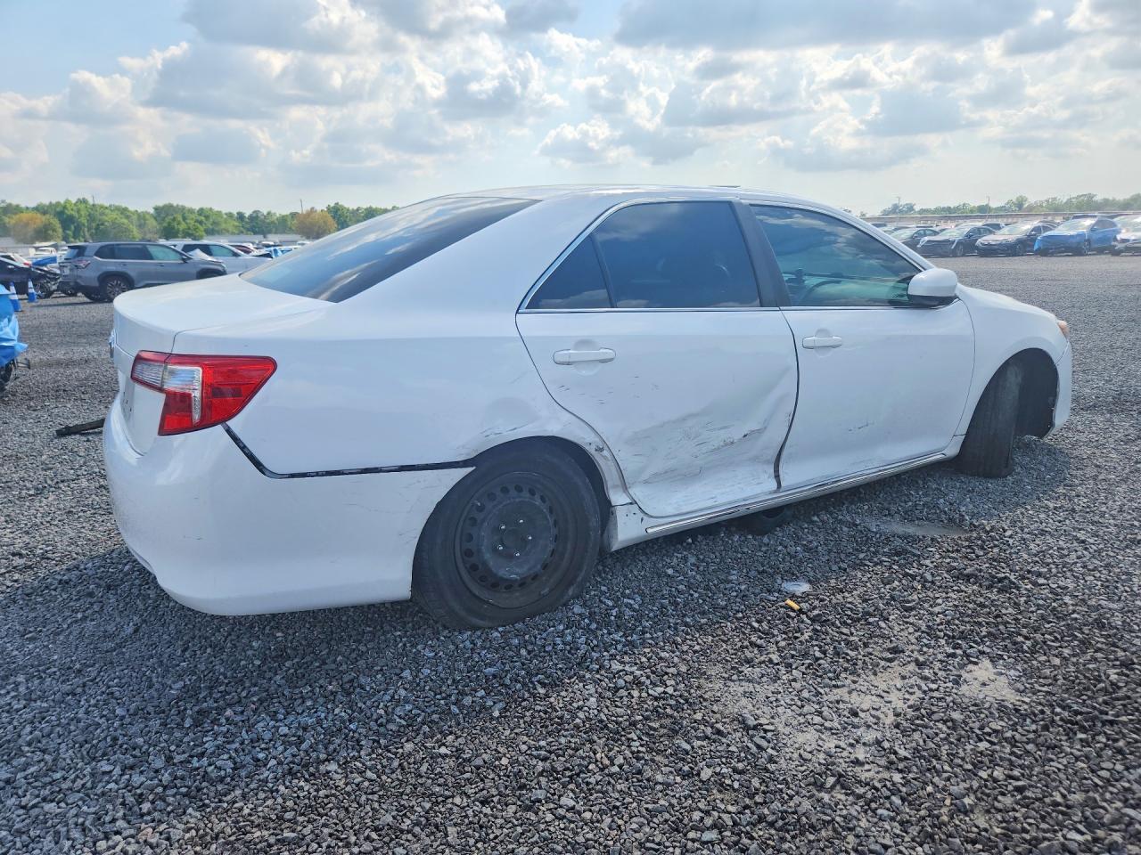 2014 Toyota Camry Hybrid Le - Image 5