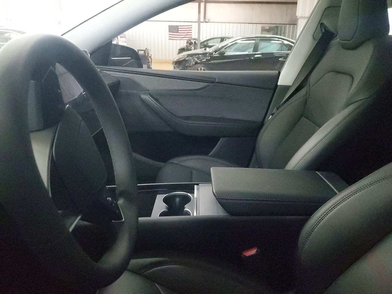2026 Tesla Model Y - Фото 7