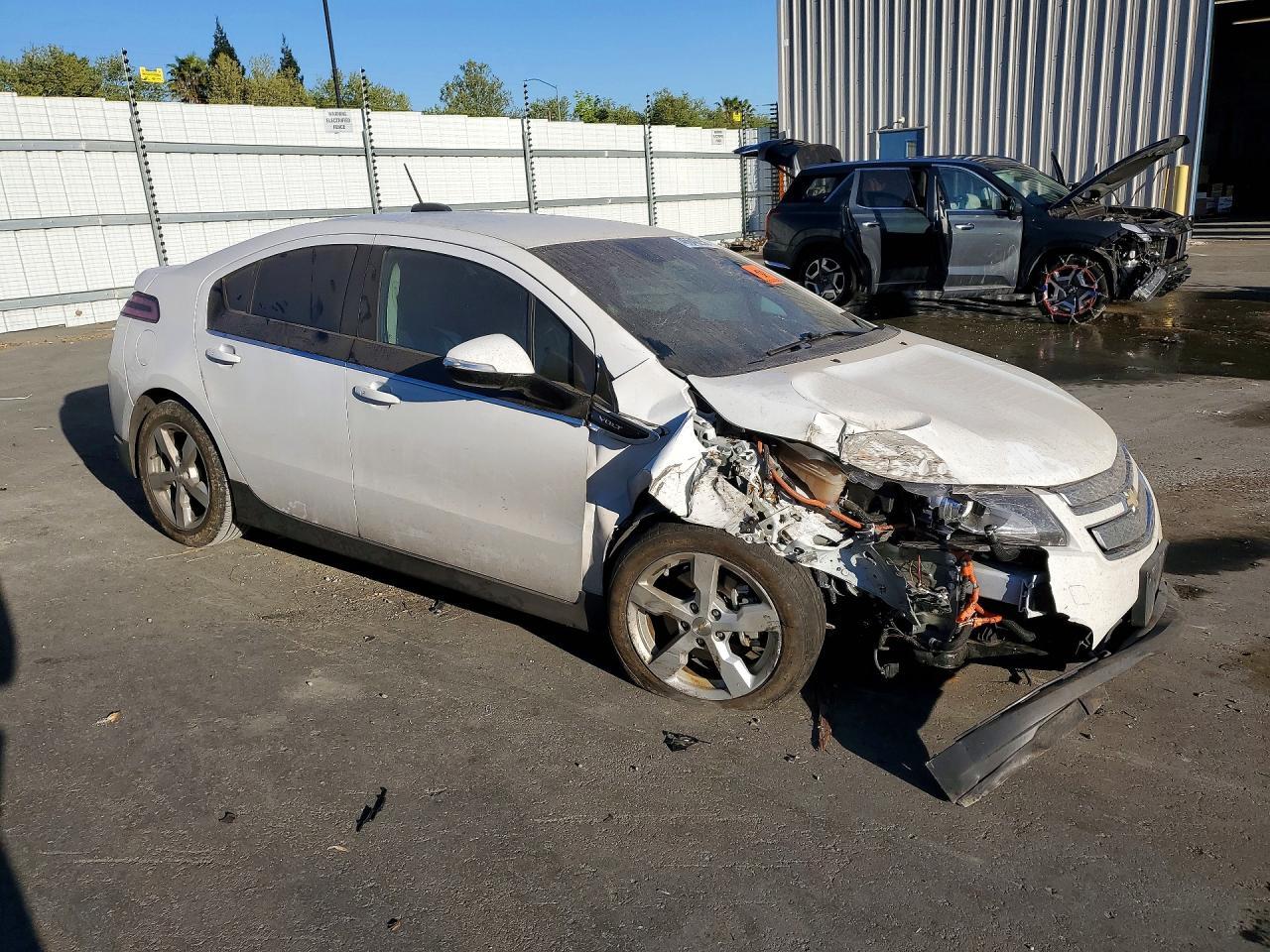 2015 Chev Volt - Фото 4