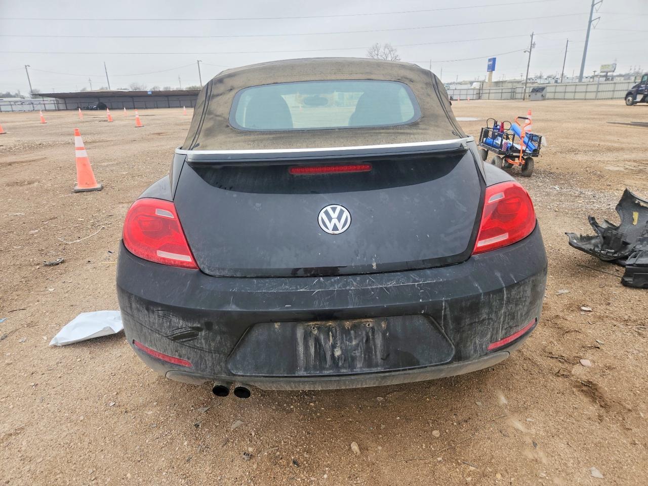 2015 Volkswagen Beetle 1.8T - Фото 6
