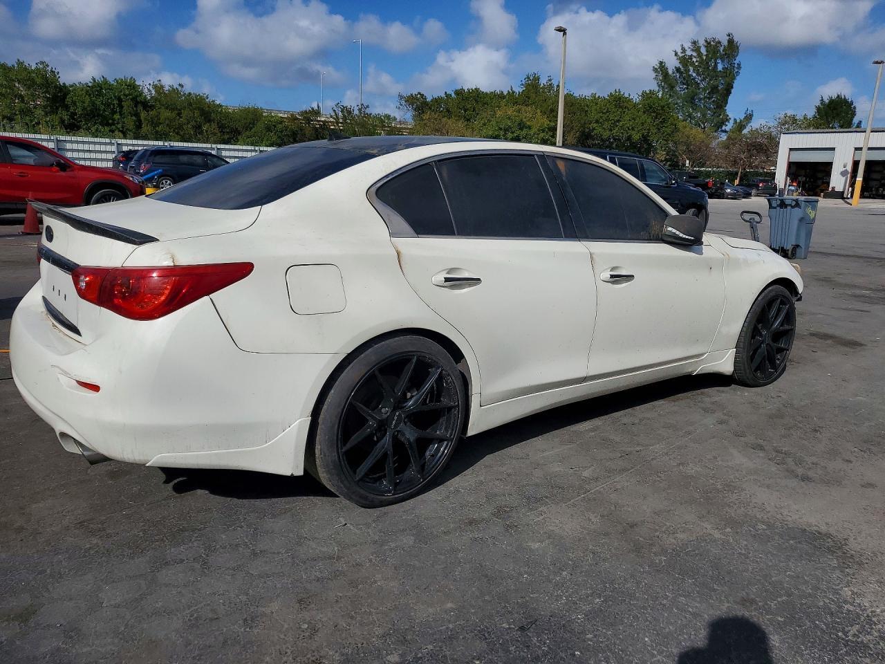 2017 Infiniti Q50 3.0T Premium - Фото 3