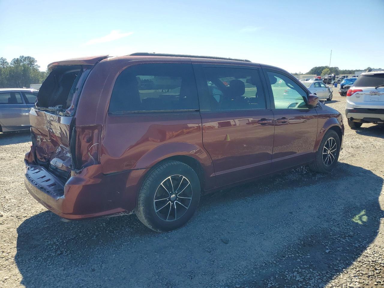 2019 Dodge Grand Caravan Gt - Image 3