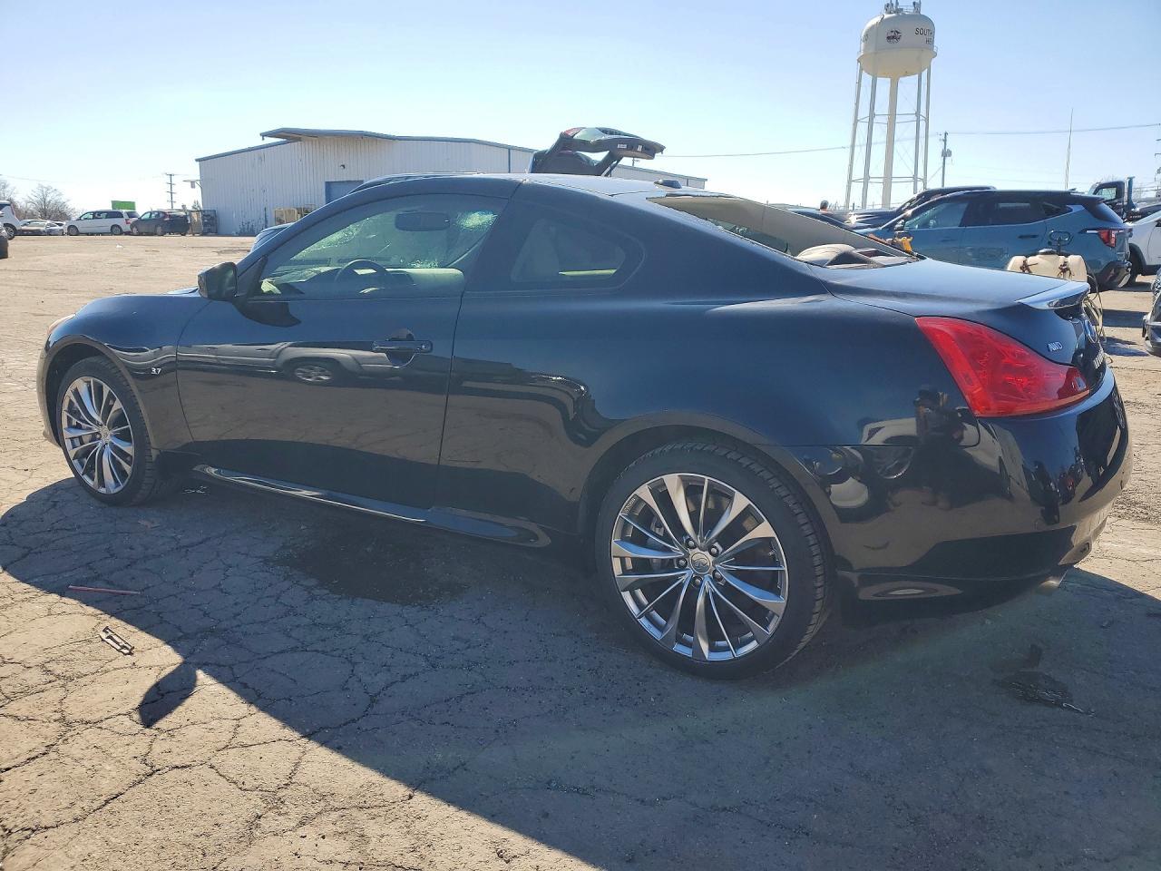 2015 Infiniti Q60 Coupe Base - Фото 2