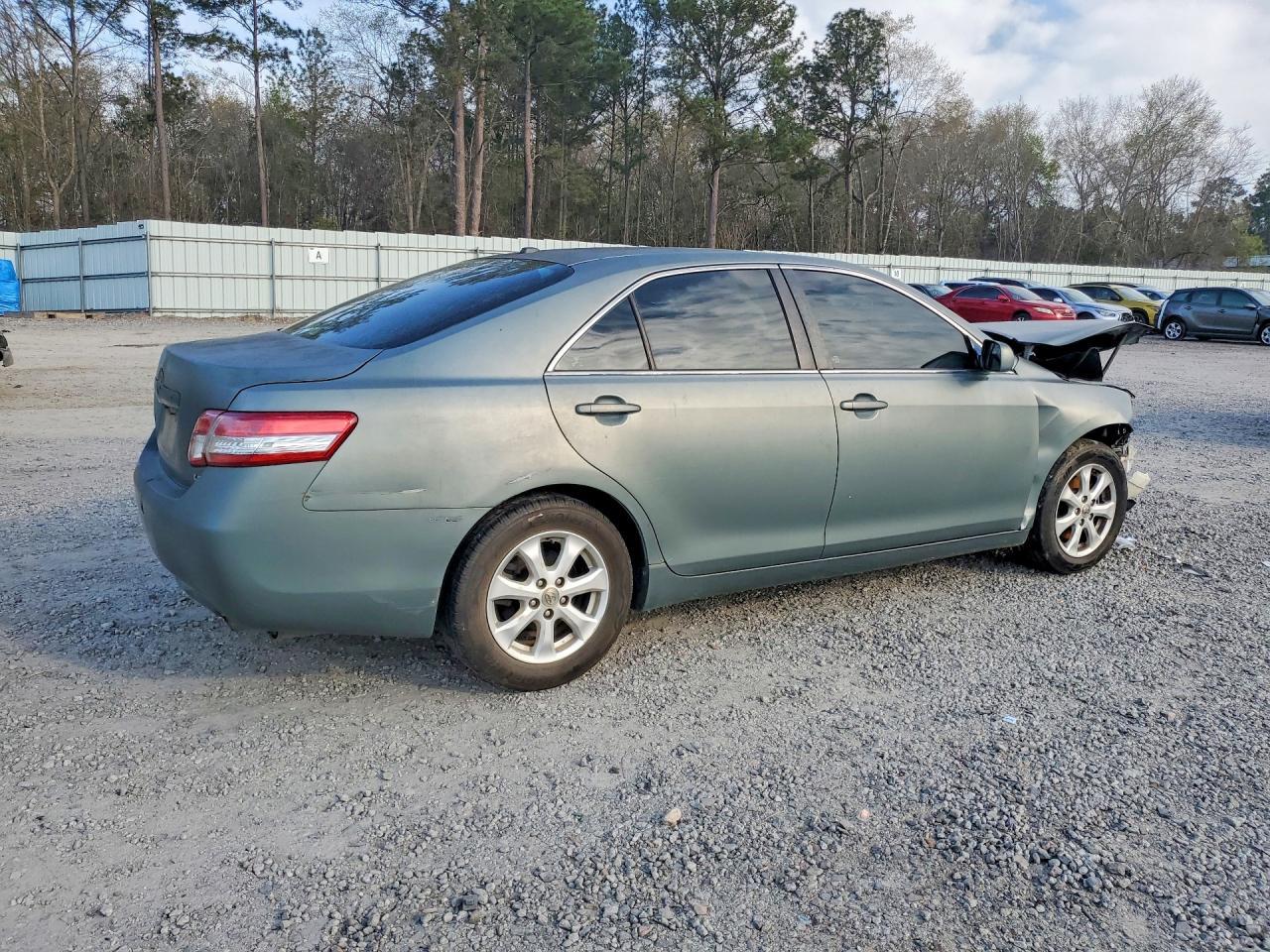 2010 Toyota Camry Le - Image 3