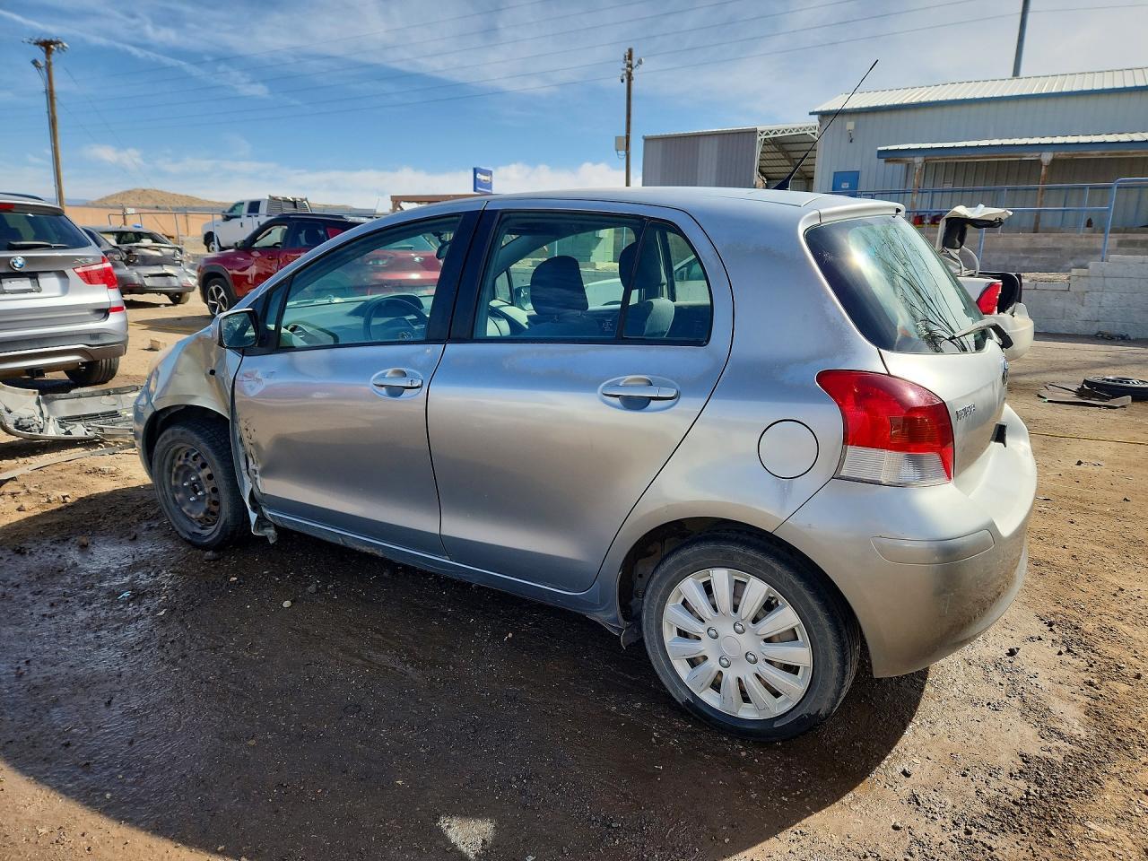 2010 Toyota Yaris Base - Фото 2