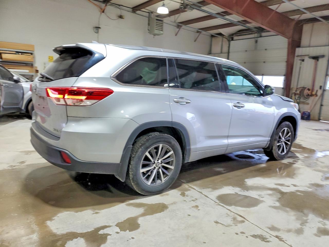 2018 Toyota Highlander Xle - Фото 3