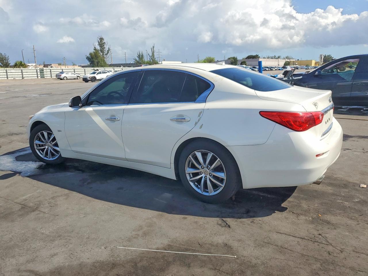 2016 Infiniti Q50 3.0T Premium - Фото 2