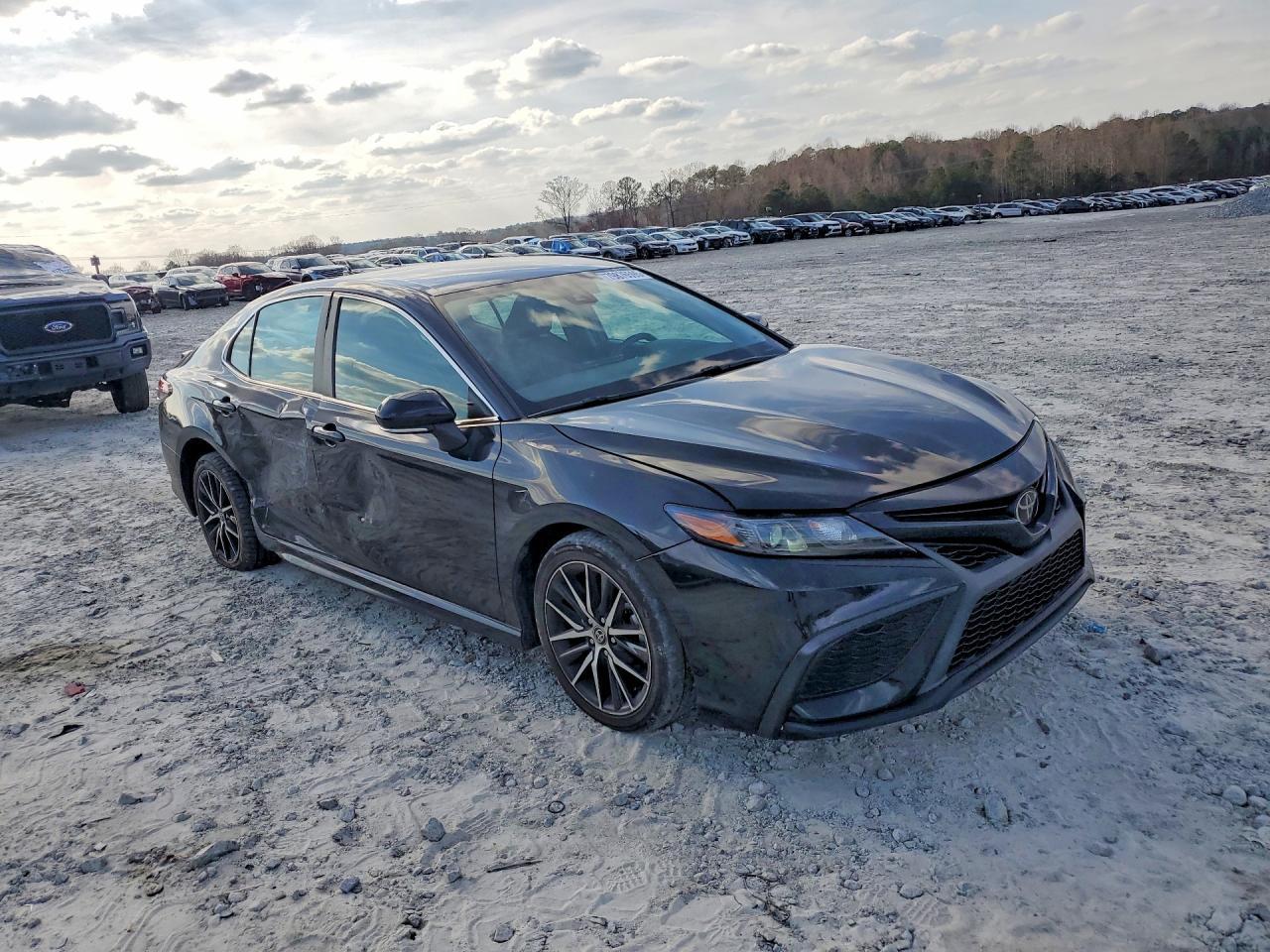2023 Toyota Camry Se - Image 4