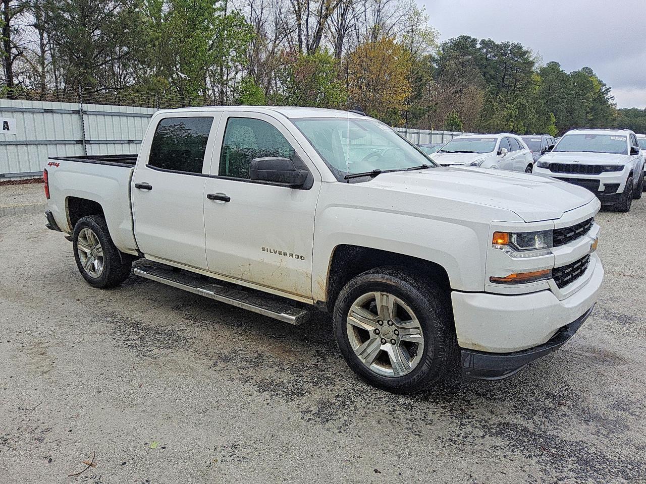 2018 Chevrolet Silverado K1500 Custom - Фото 4