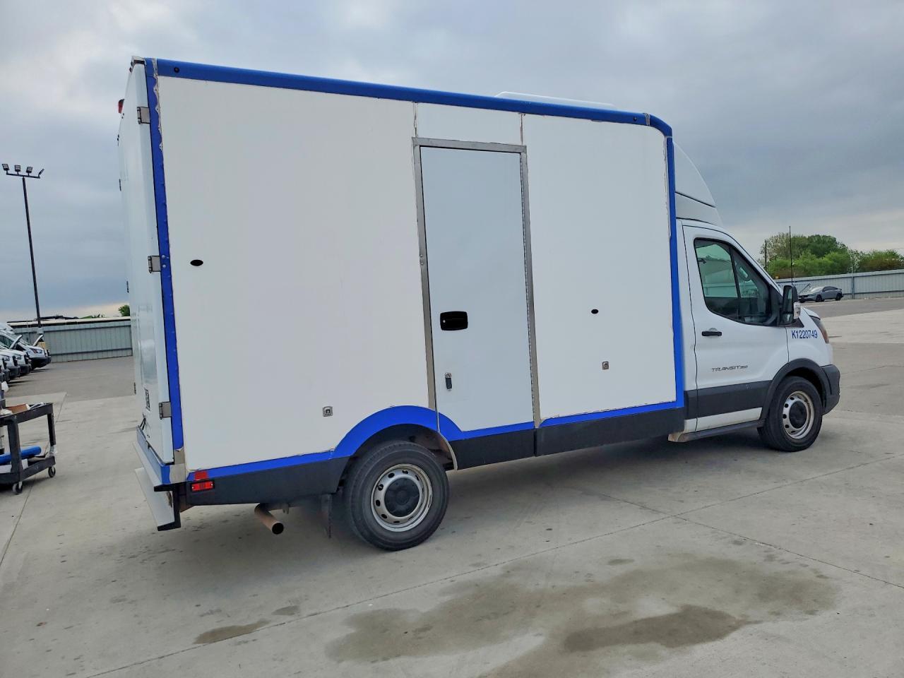 2022 Ford Transit Delivery Truck - Фото 3