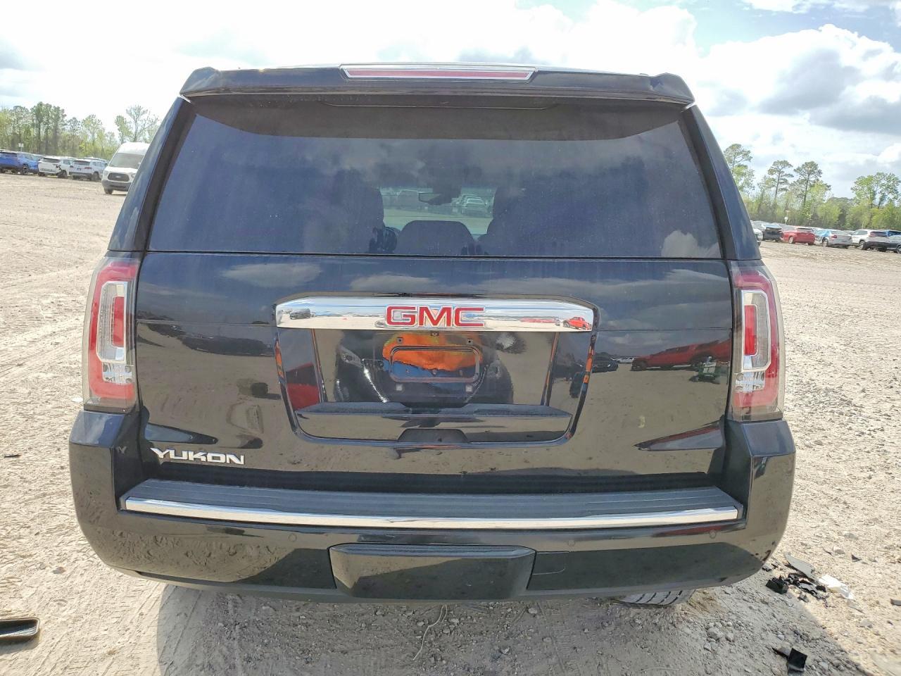 2017 GMC Yukon Denali - Фото 6