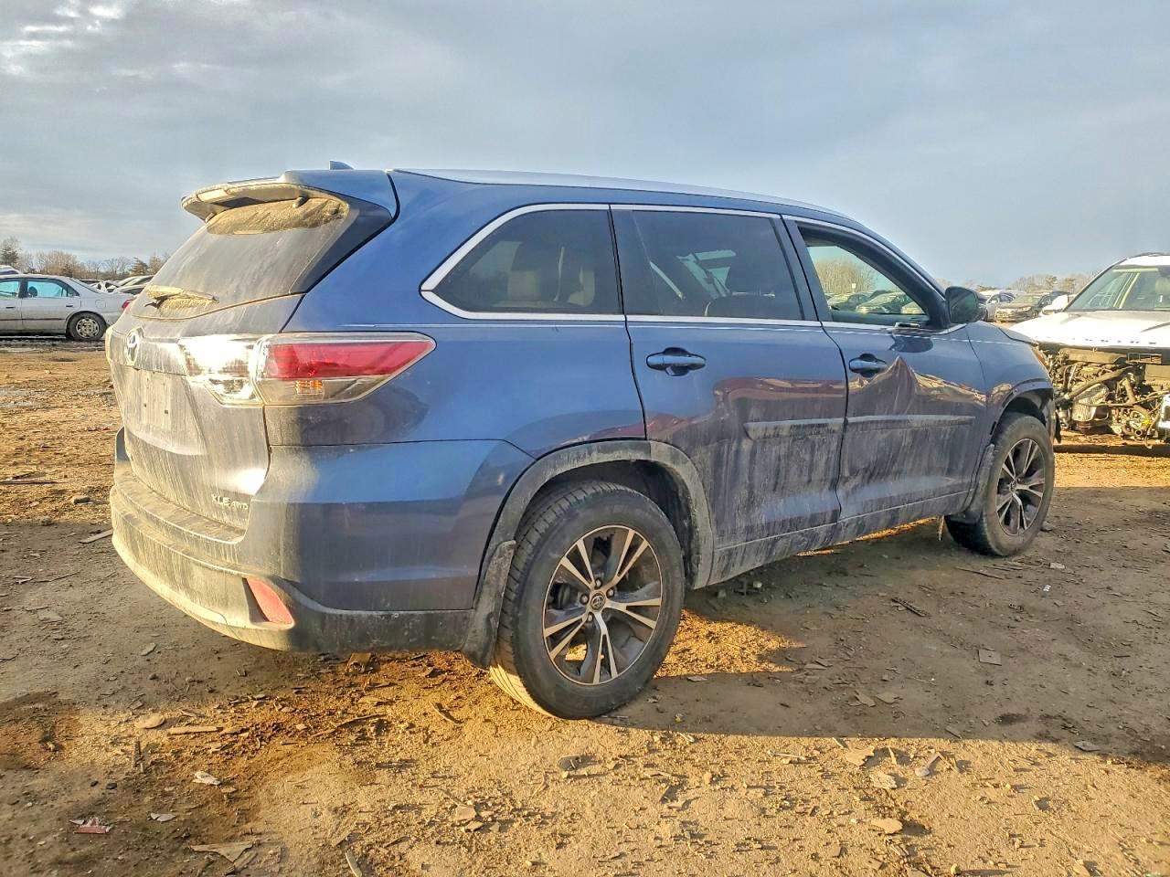 2016 Toyota Highlander Xle - Image 3
