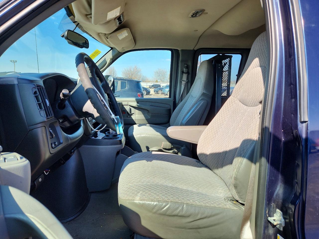 2007 Chevrolet Express G1500 - Image 7