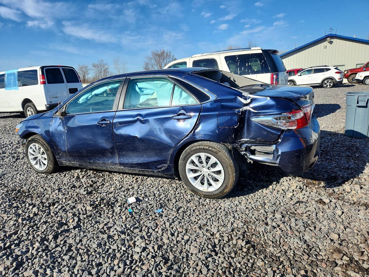 2015 Toyota Camry Le - Фото 2