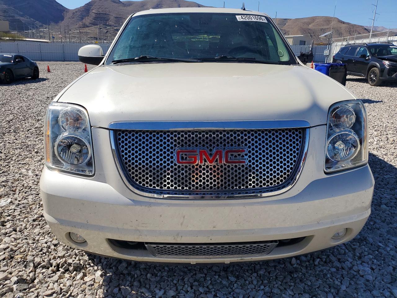 2014 GMC Yukon Denali - Image 5