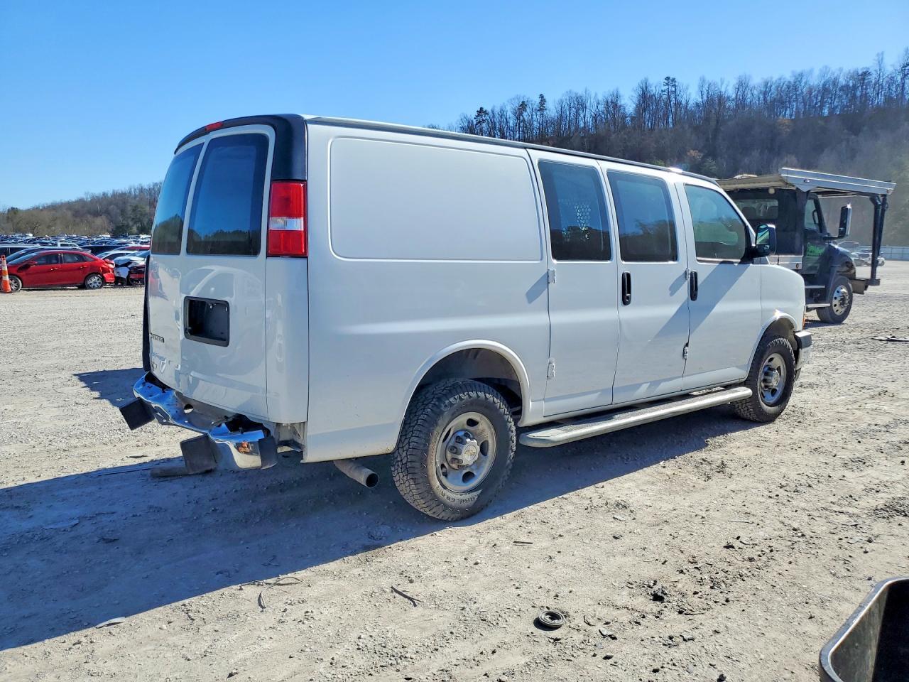 2022 Chevrolet Express 2500 Cargo Utility / Service Van - Фото 3