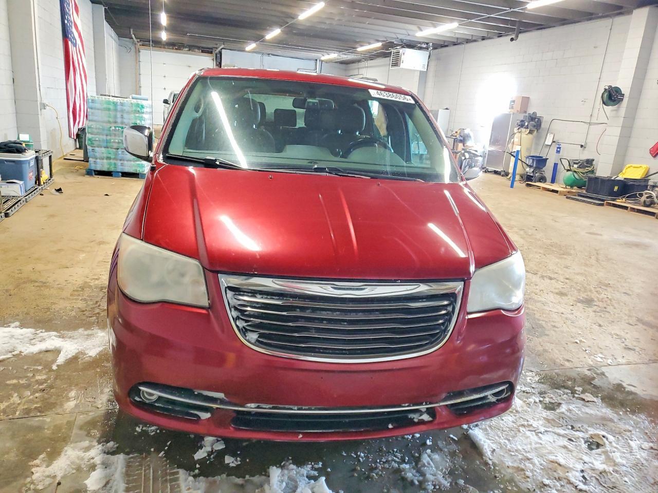 2012 Chrysler Town & Country Touring L - Фото 5