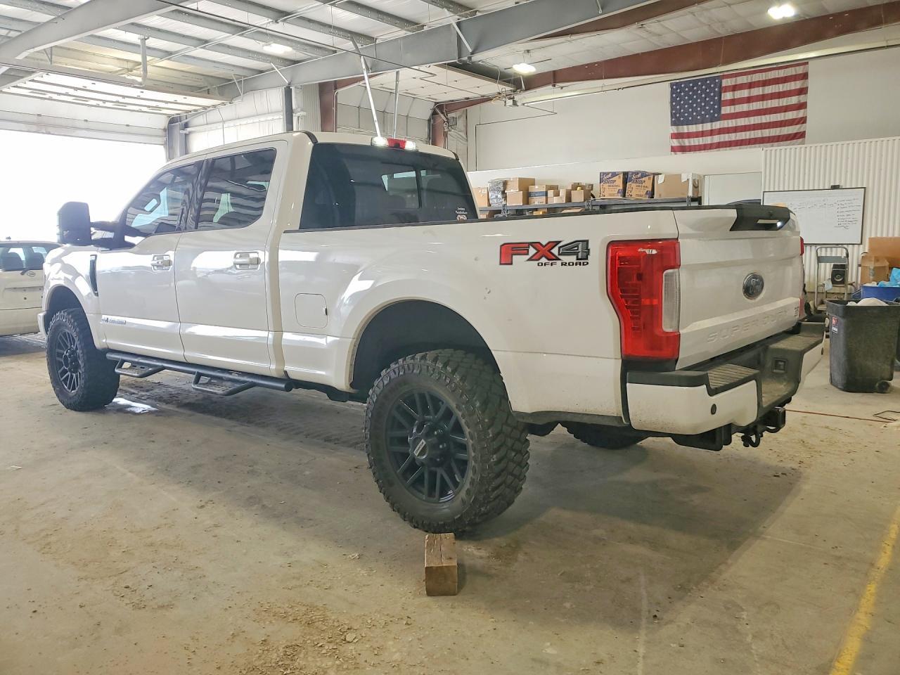 2019 Ford F250 Super Duty - Фото 2