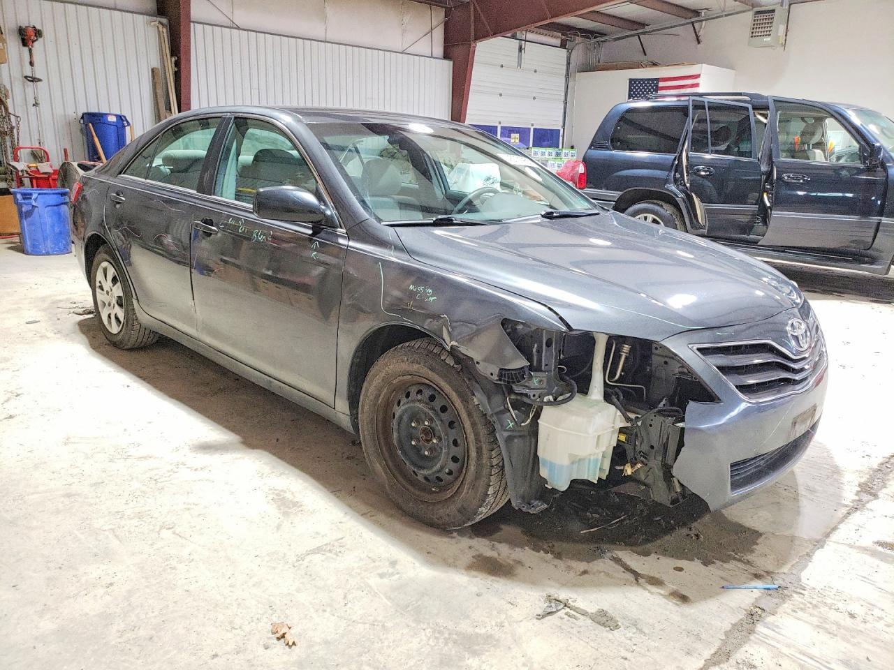 2011 Toyota Camry Le - Фото 4