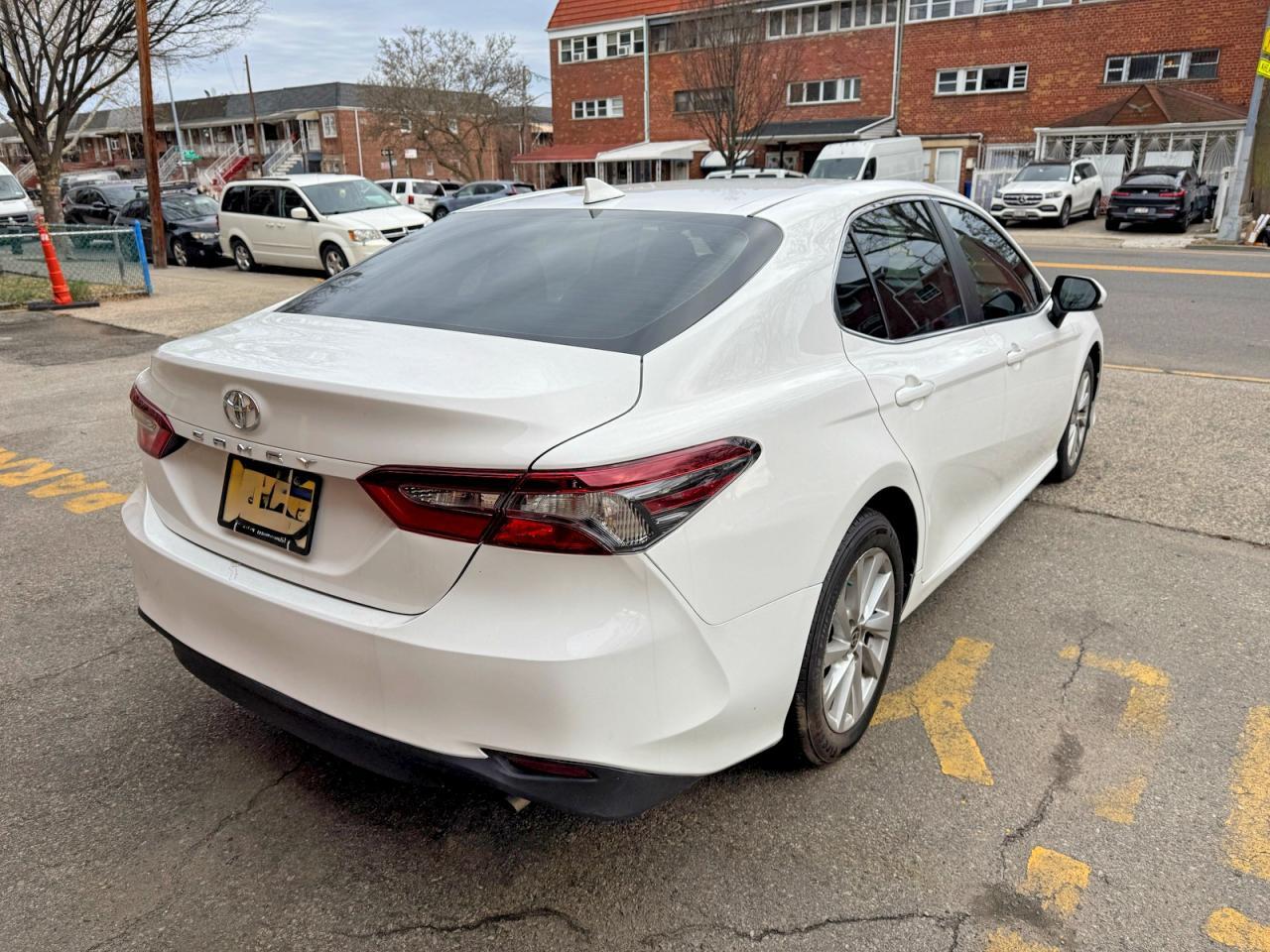 2021 Toyota Camry Le - Фото 4