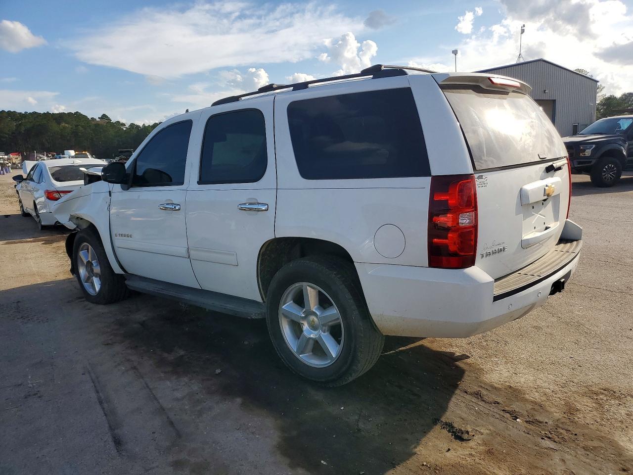 2013 Chevrolet Tahoe C1500 Ls - Image 2