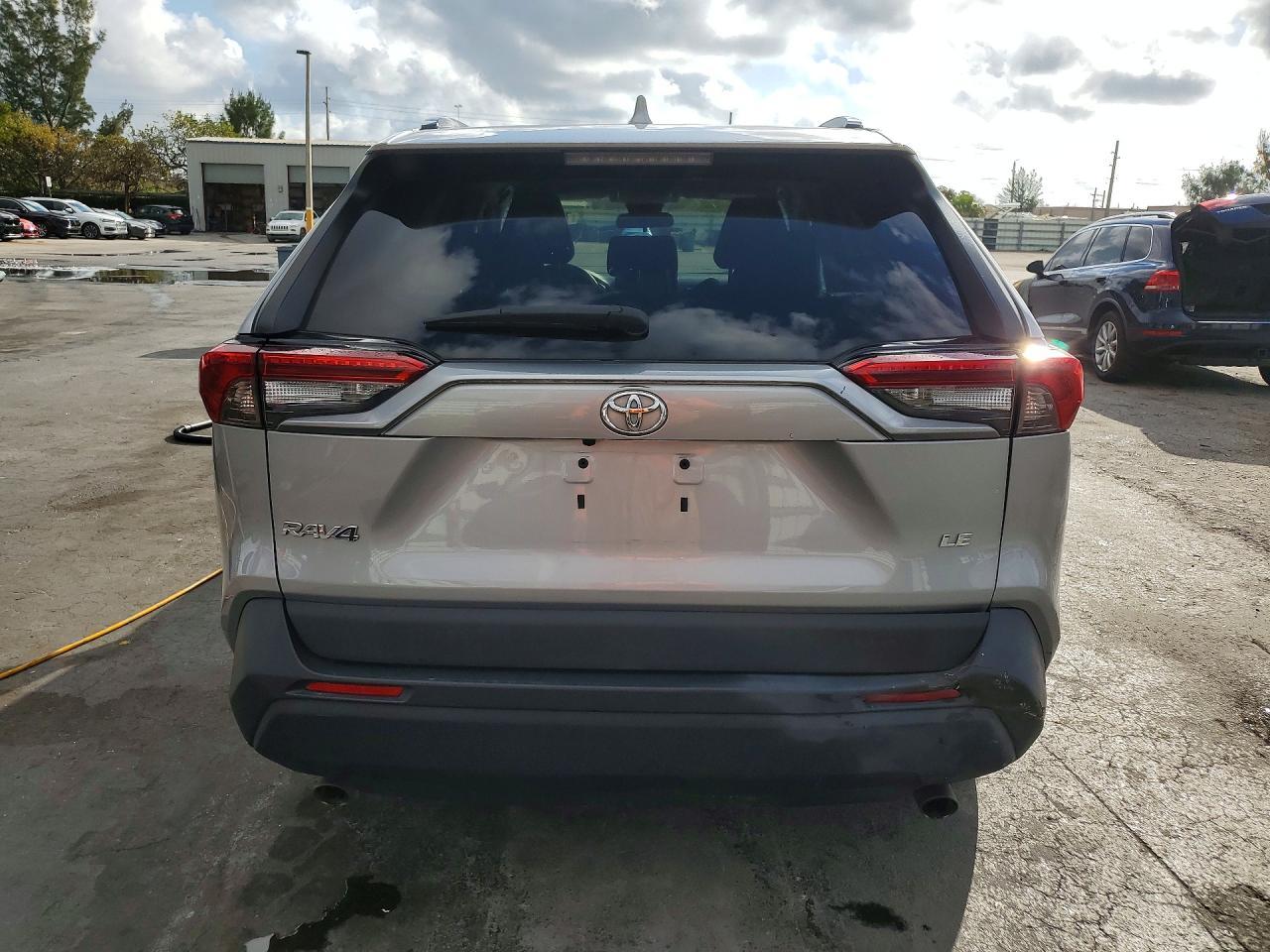 2020 Toyota Rav4 Le - Image 6