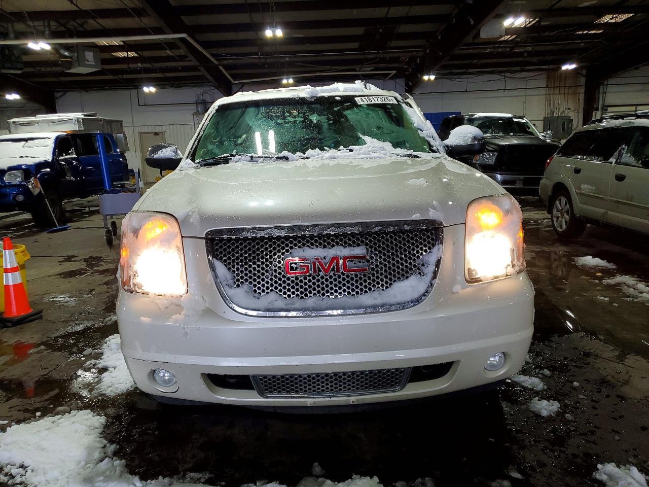 2011 GMC Yukon Denali - Image 5