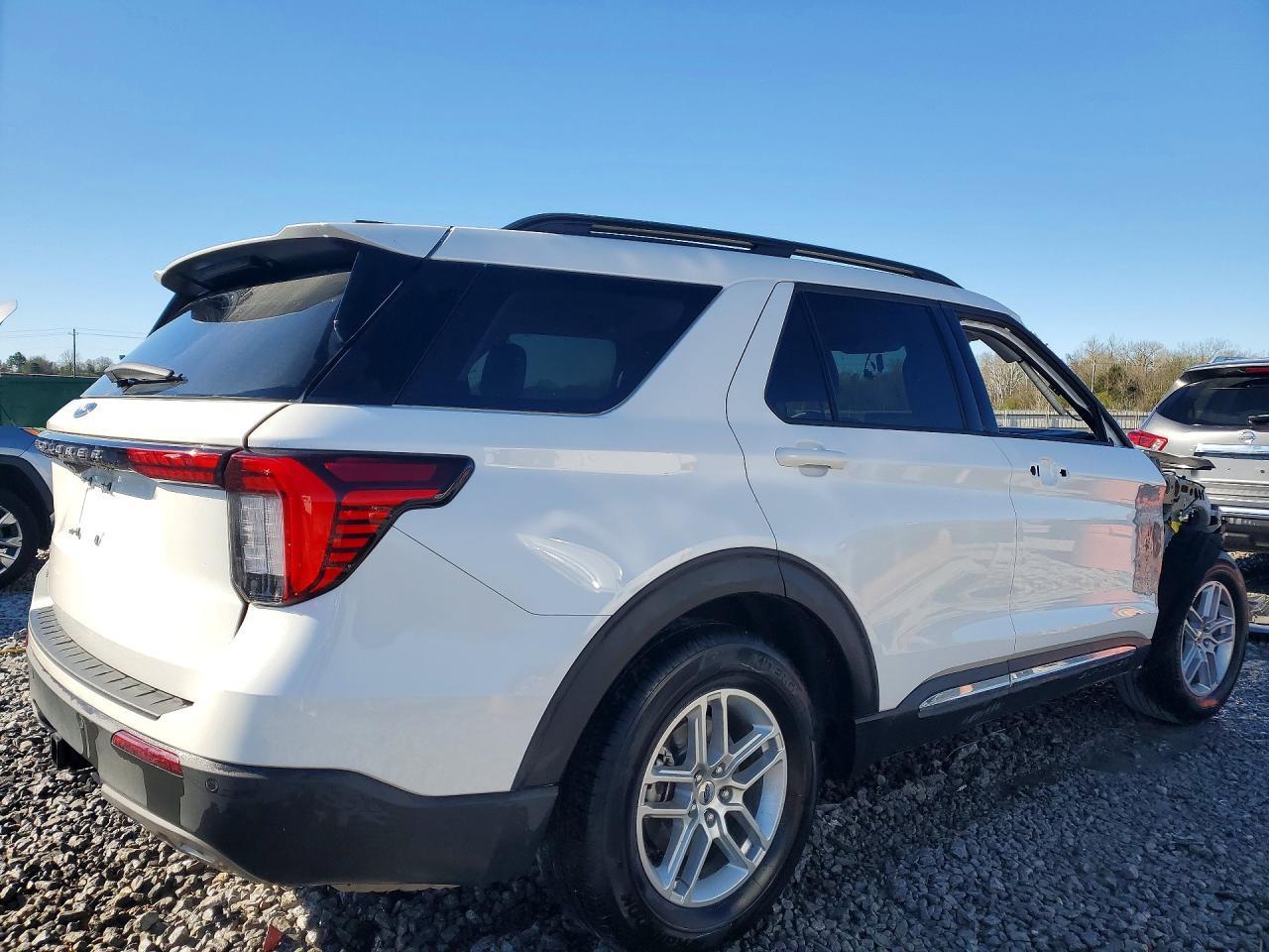 2025 Ford Explorer Active - Фото 3