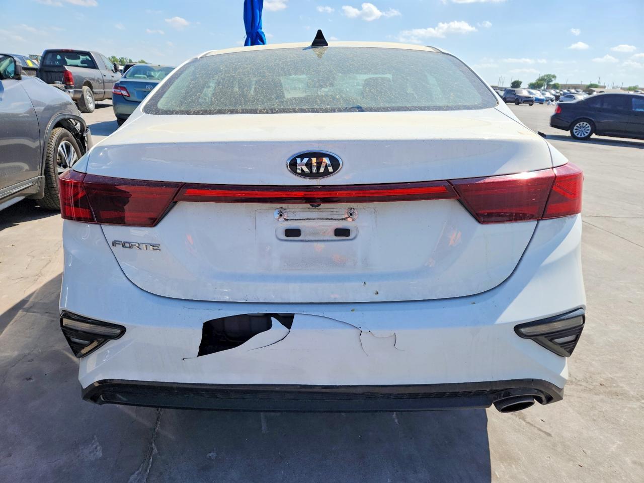 2021 Kia Forte Lxs - Image 6