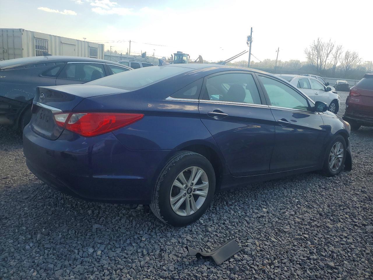 2011 Hyundai Sonata Gls - Image 3
