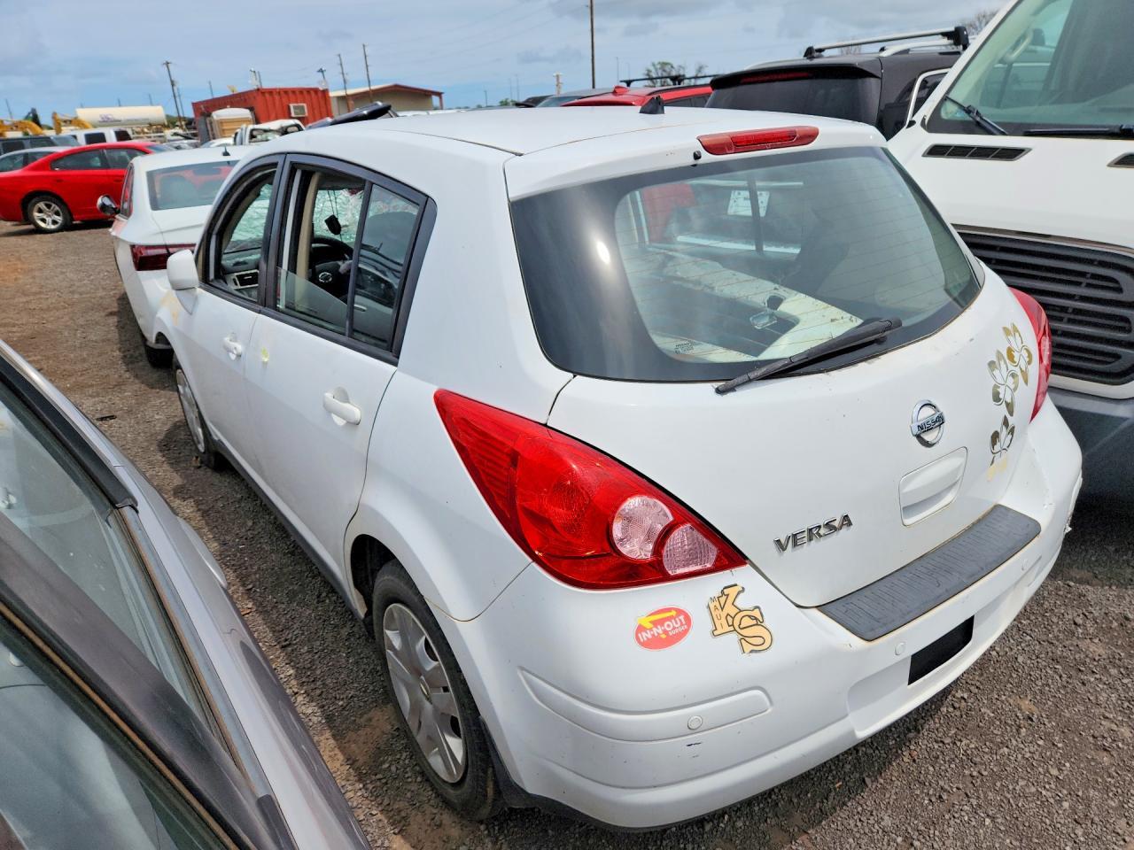 2011 Nissan Versa 1.8 S - Фото 2