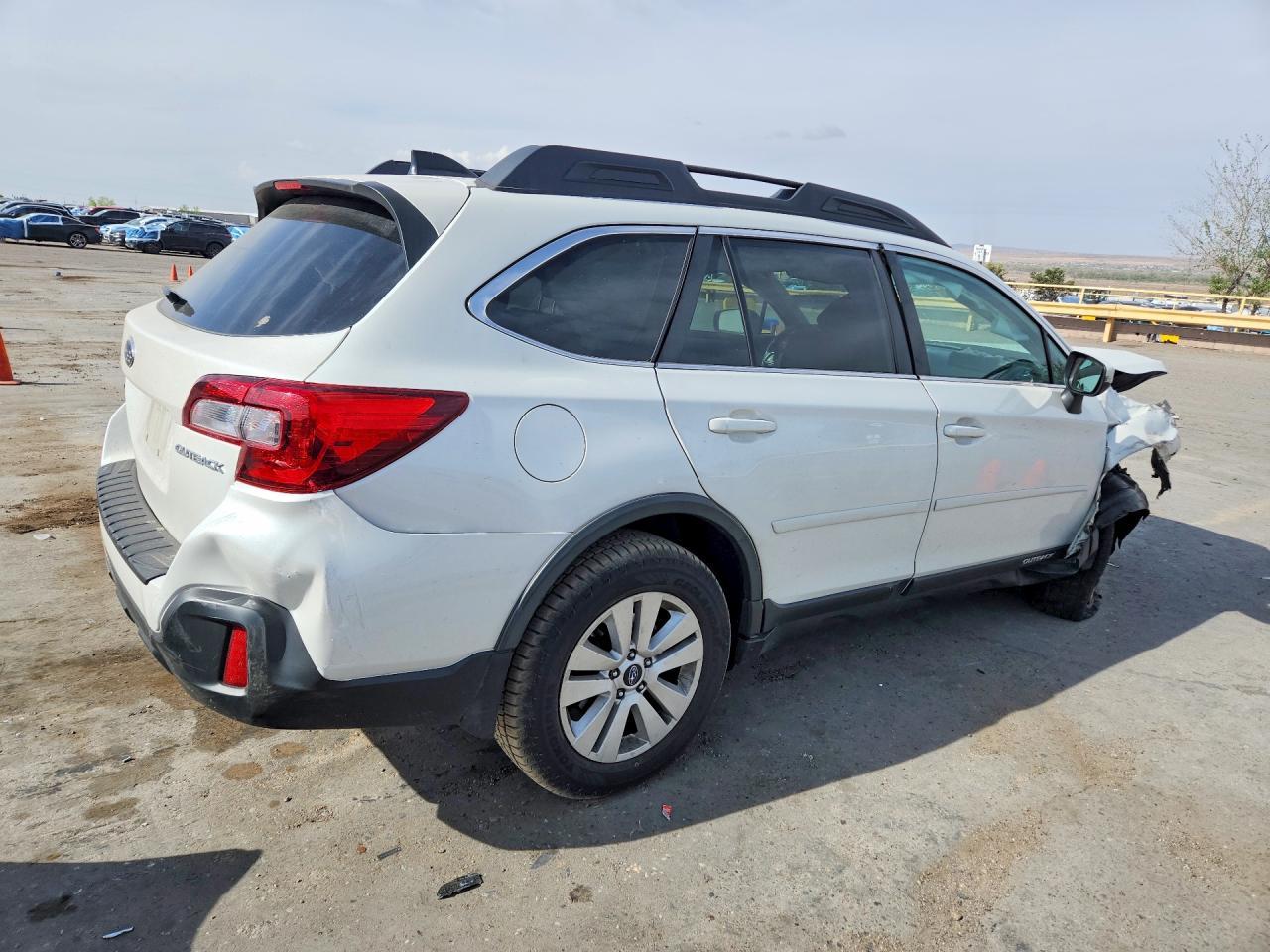 2018 Subaru Outback 2.5I Premium - Фото 3