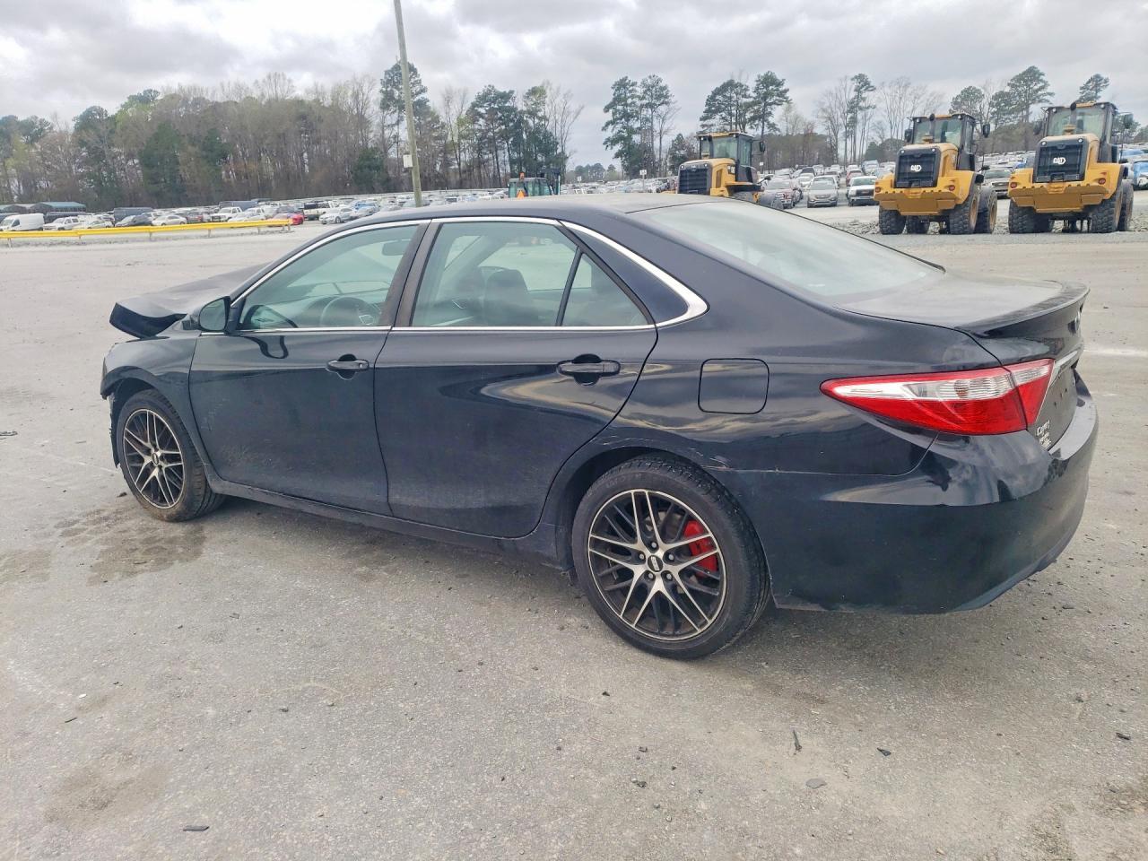 2015 Toyota Camry Se - Фото 2