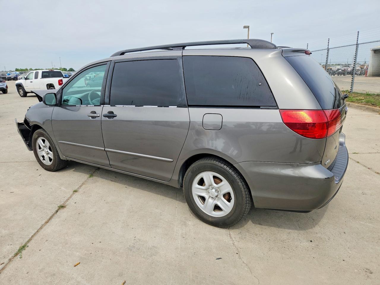 2005 Toyota Sienna Le 7 Passenger - Фото 2