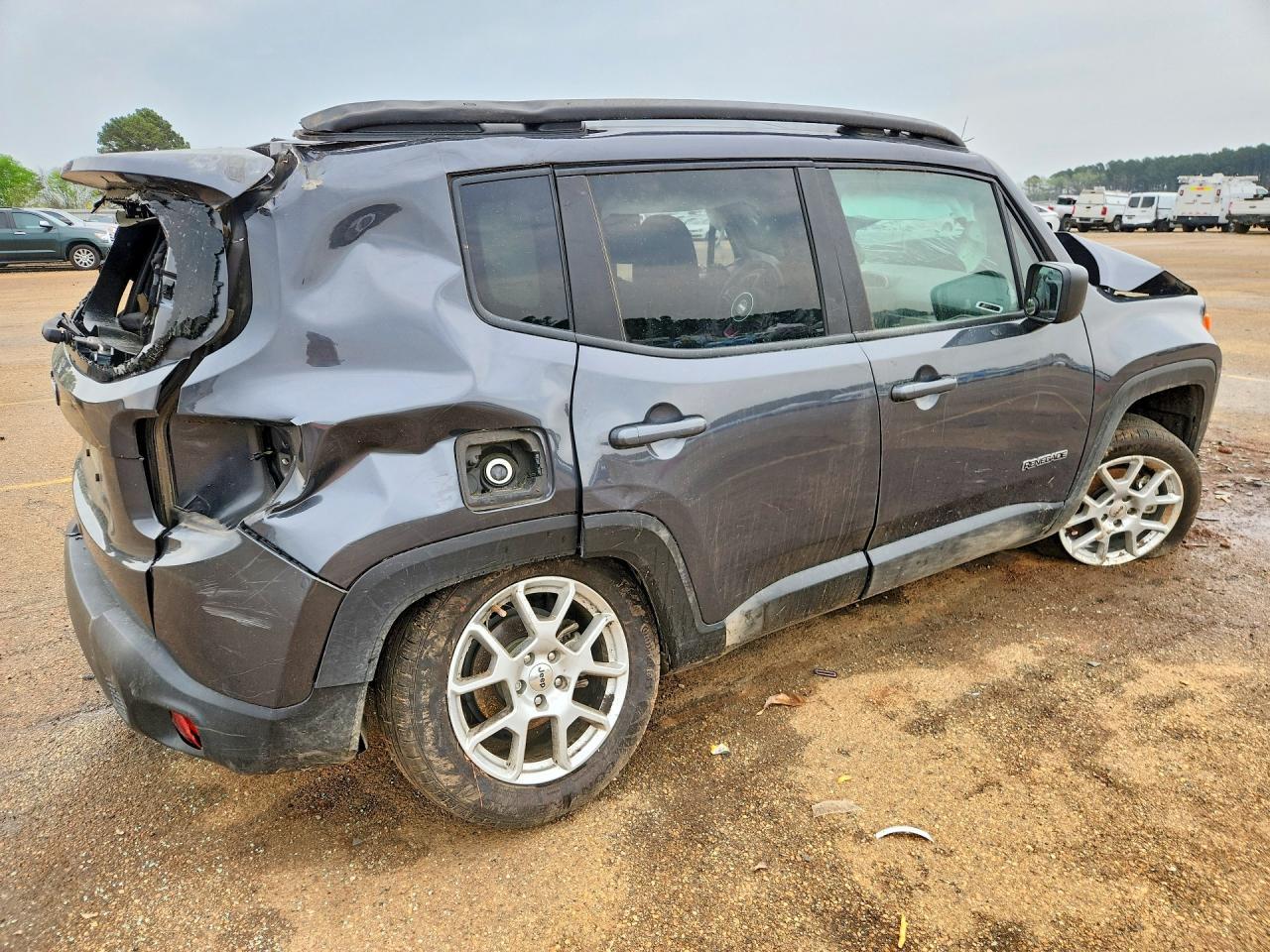 2023 Jeep Renegade Latitude - Image 3
