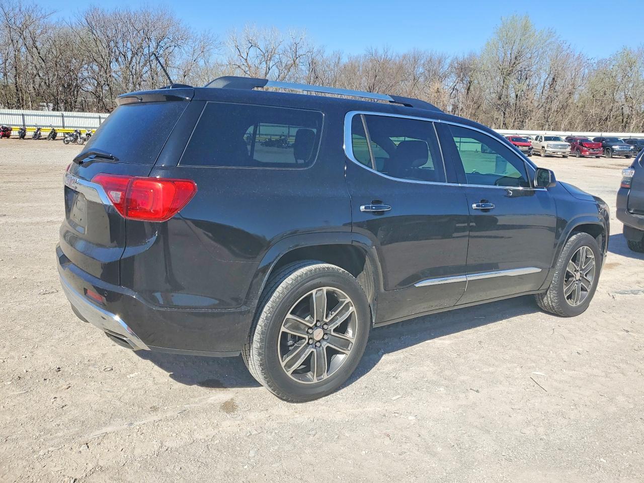 2019 GMC Acadia Denali - Image 3