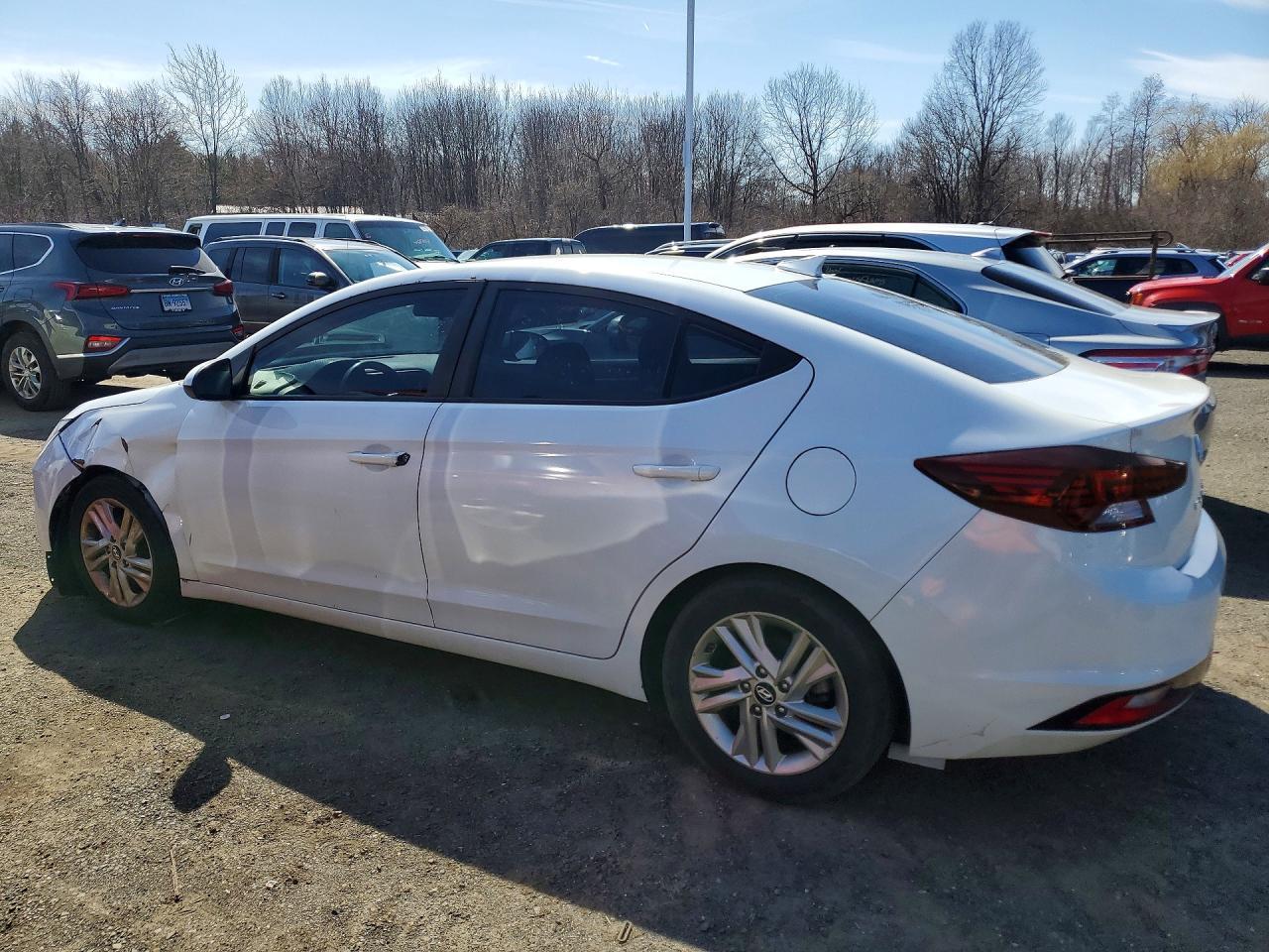 2019 Hyundai Elantra Sel - Image 2