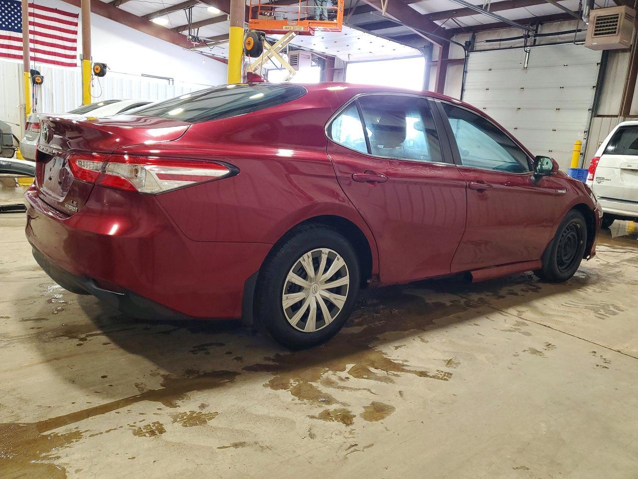 2019 Toyota Camry Hybrid Le - Фото 3