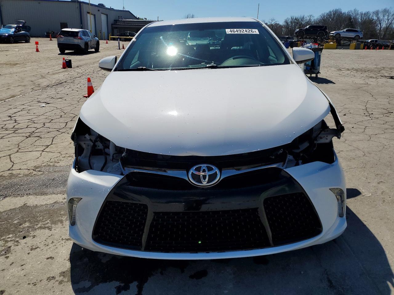 2016 Toyota Camry Se - Фото 5
