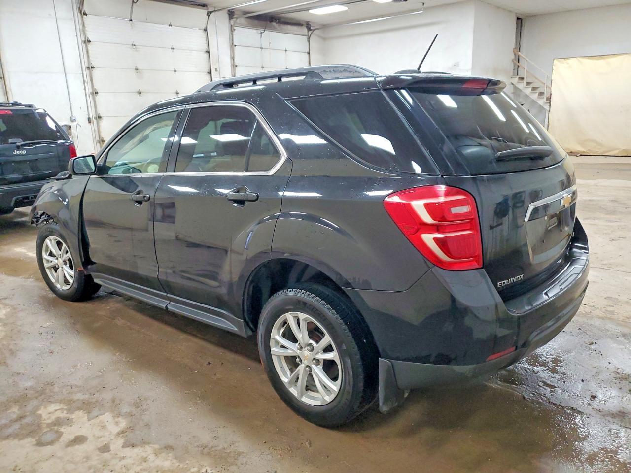 2017 Chevrolet Equinox Lt - Image 2