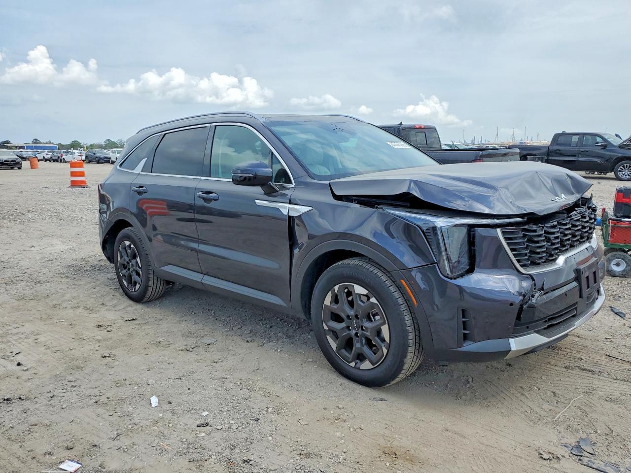 2026 Kia Sorento S - Image 4