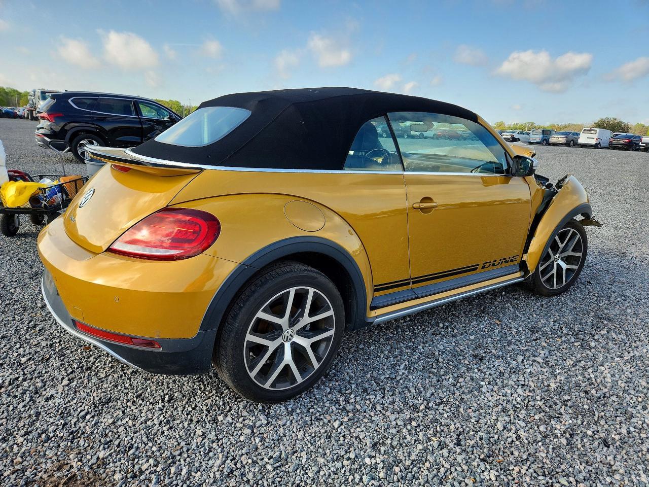 2017 Volkswagen Beetle Dune - Фото 3