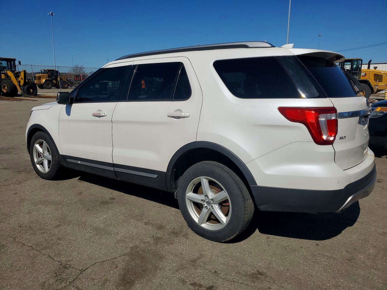 2016 Ford Explorer Xlt - Фото 2