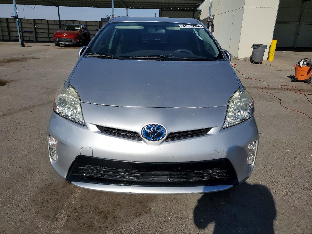2015 Toyota Prius Two - Image 5