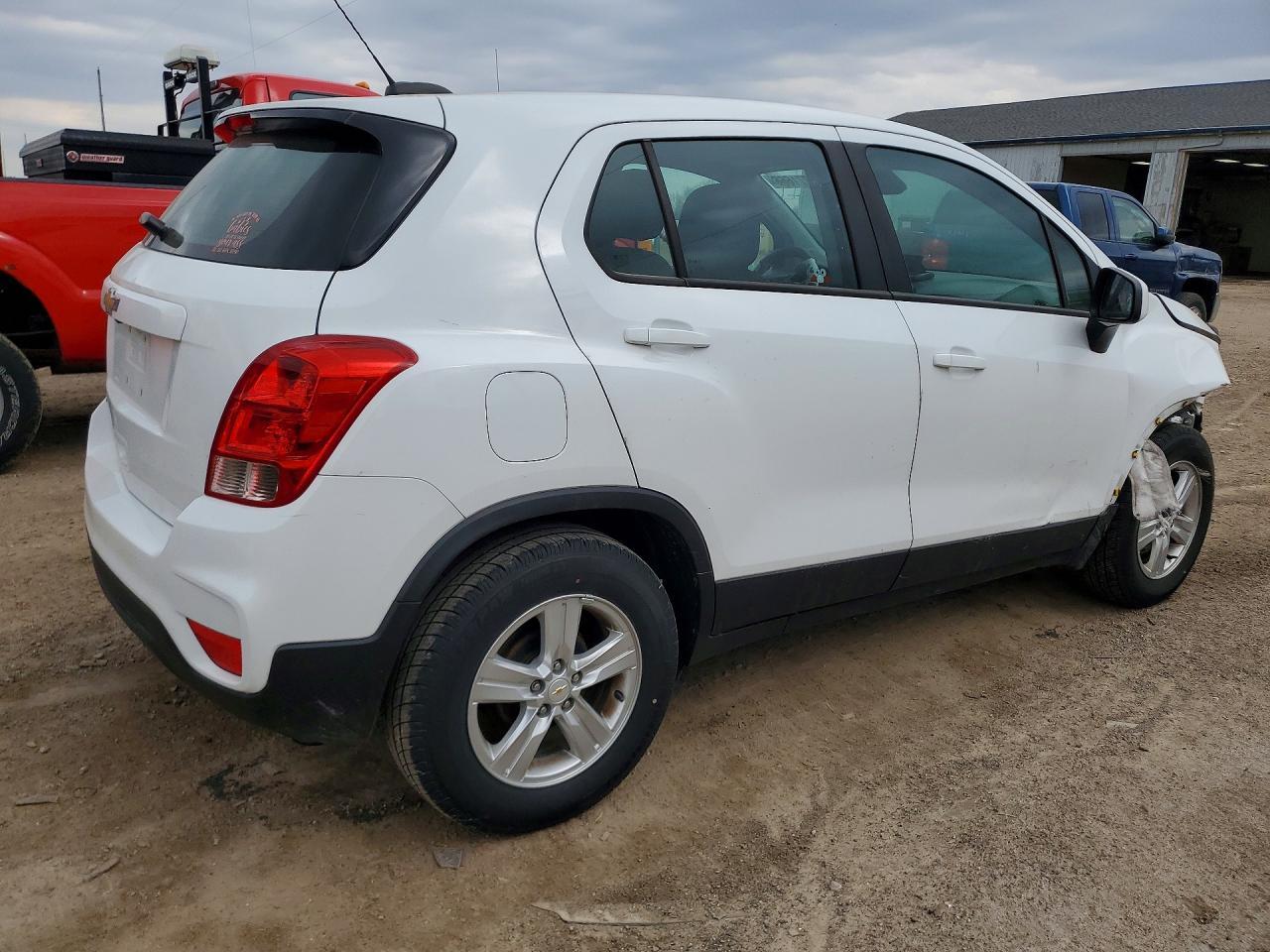2020 Chevrolet Trax Ls - Image 3