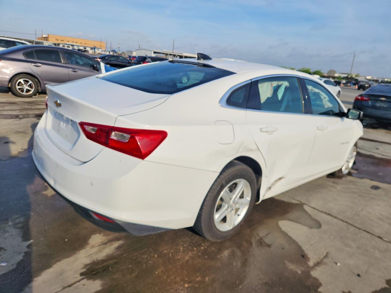 2023 Chevrolet Malibu Ls - Фото 3