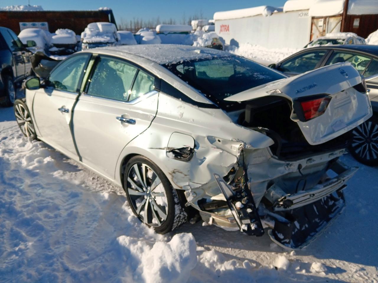2020 Niss Altima Platinum - Image 2
