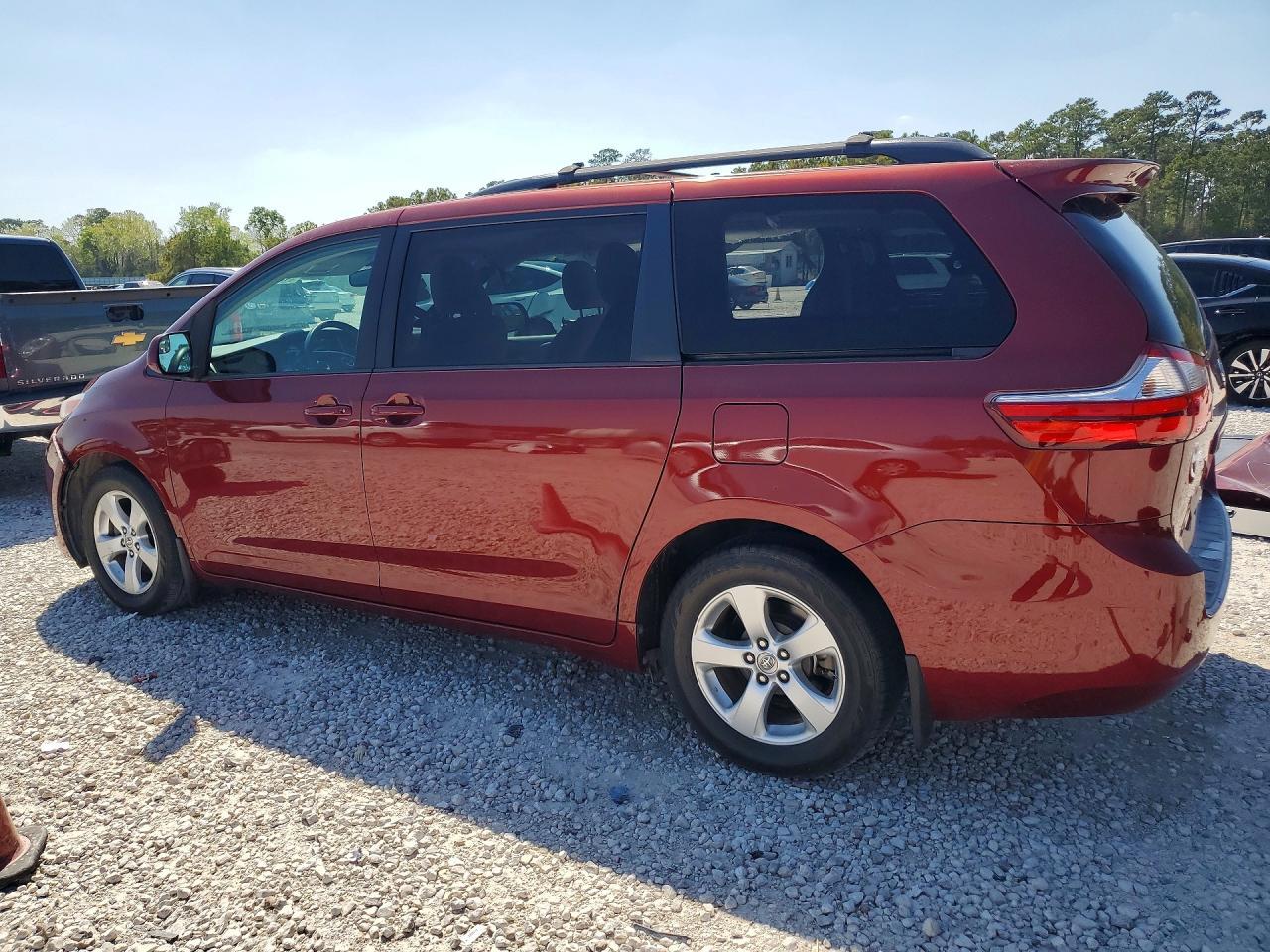 2016 Toyota Sienna Le 8-Passenger - Фото 2