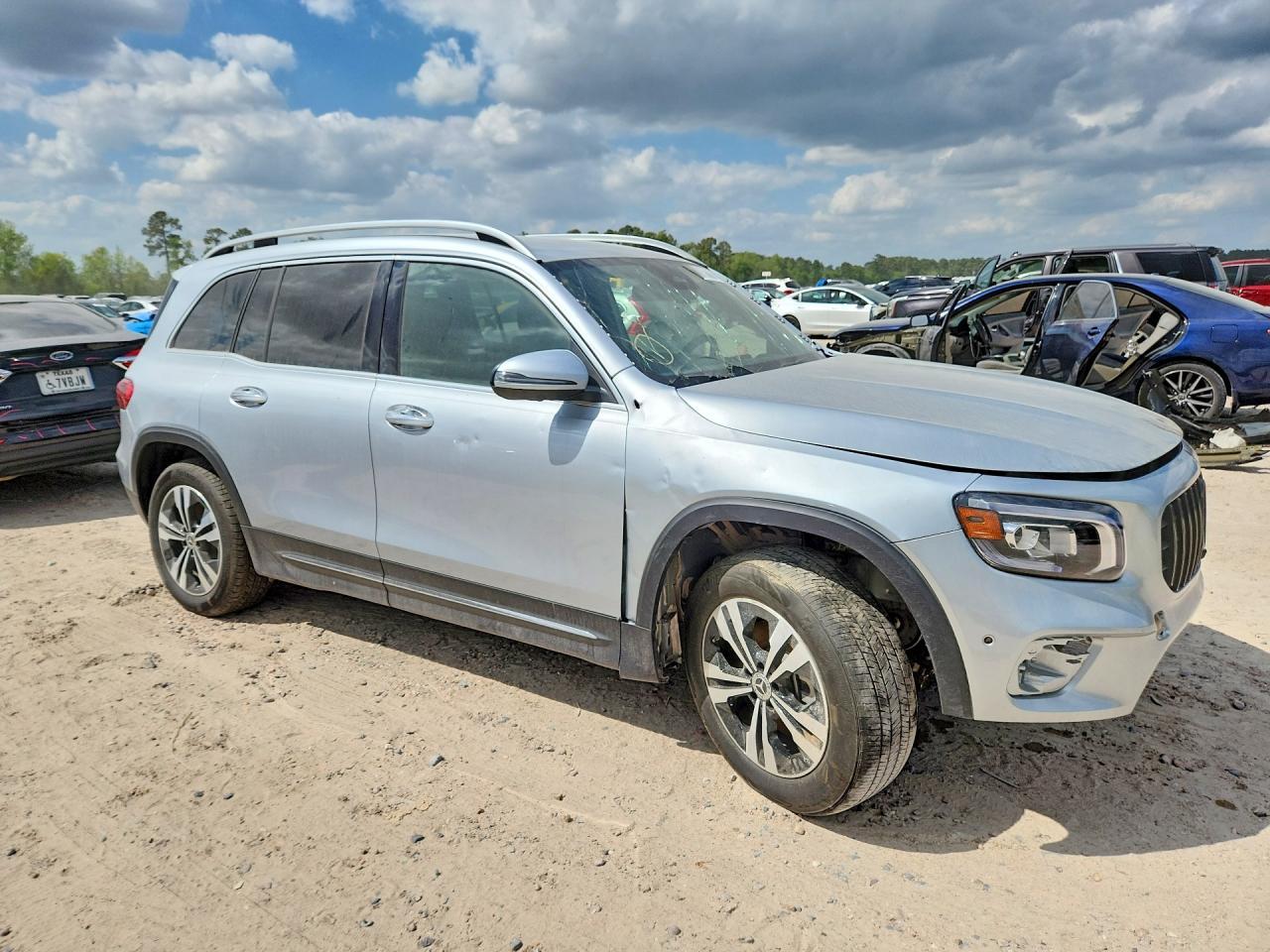 2025 Mercedes-Benz Glb 250 - Image 4