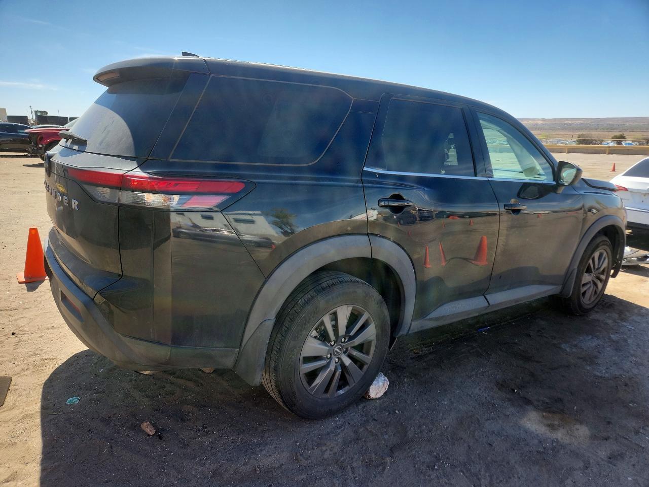 2024 Nissan Pathfinder S - Image 3